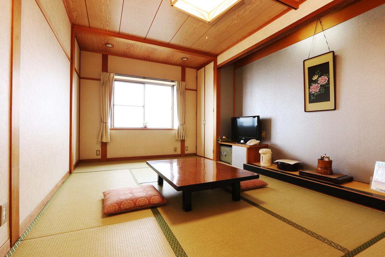Ryokan Umi No Hana Тоёока Экстерьер фото