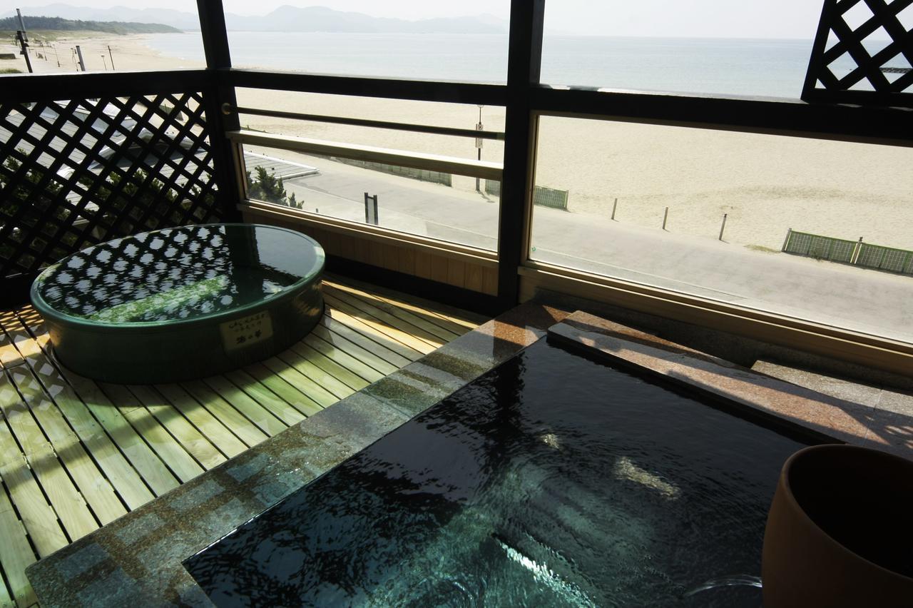 Ryokan Umi No Hana Тоёока Экстерьер фото